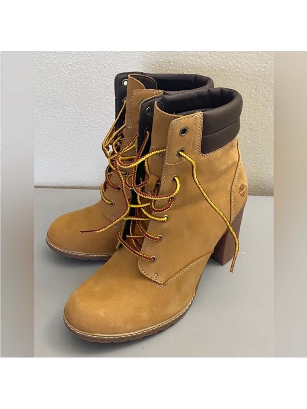 NWT Timberland Tan Nubuck Lace-Up Heeled Boots with Dark Collar. Genuine nubuck.